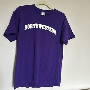 Northwestern University College Tee T-Shirt - Gildan size Medium